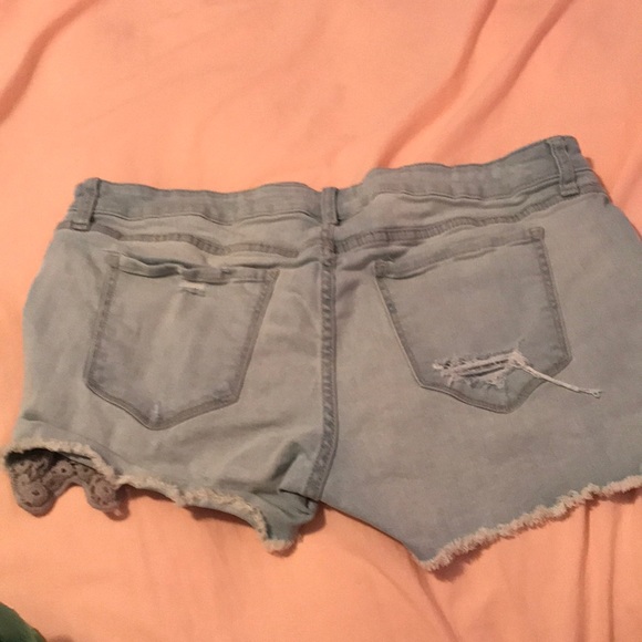 Brand new pair of shorts. Never worn - Picture 2 of 4